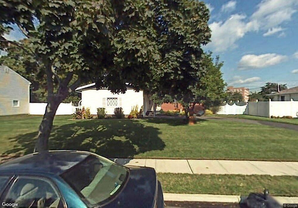 5 Russell Ct, Copiague, NY 11726 - photo 1