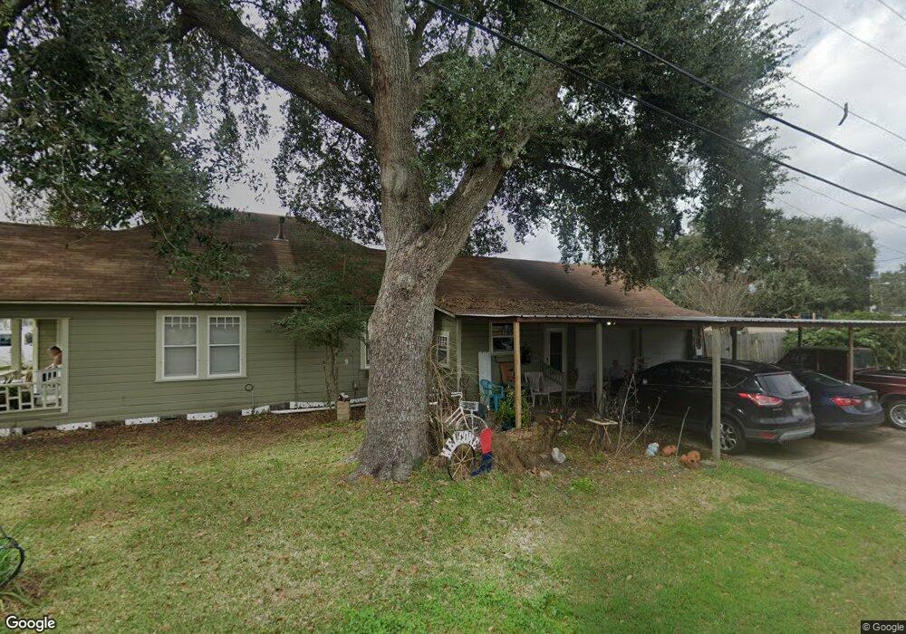 209 E Bell St, Alvin, TX 77511 - photo 1