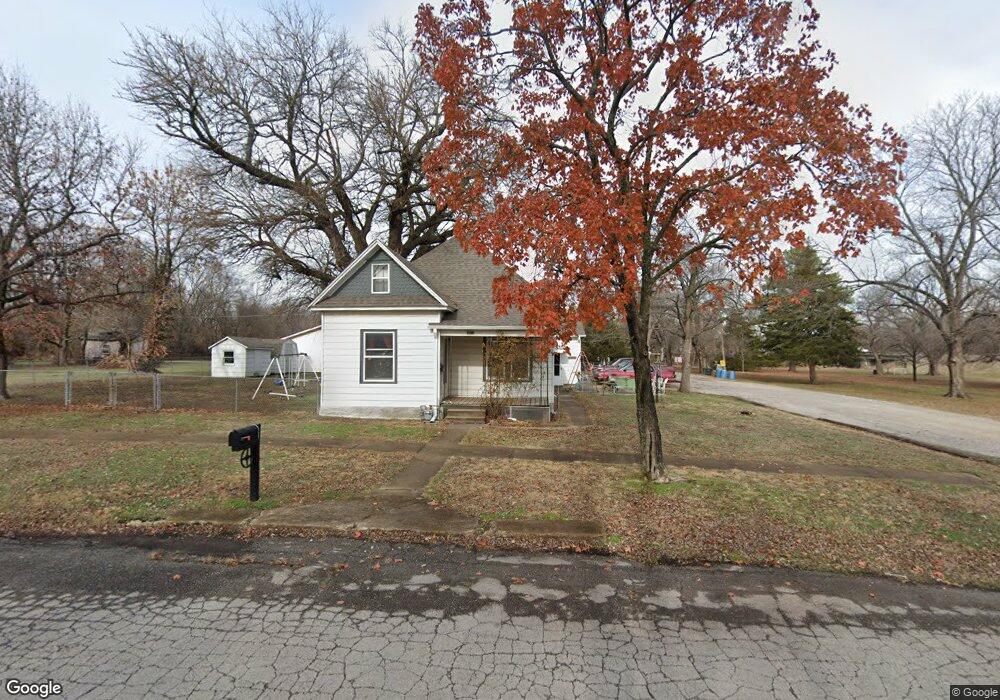 1603 Felix Ave, Parsons, KS 67357 - photo 1