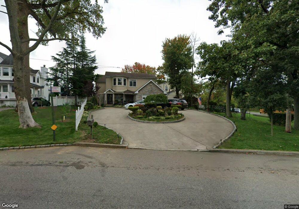 176 Claypit Rd, Staten Island, NY 10309 - photo 1