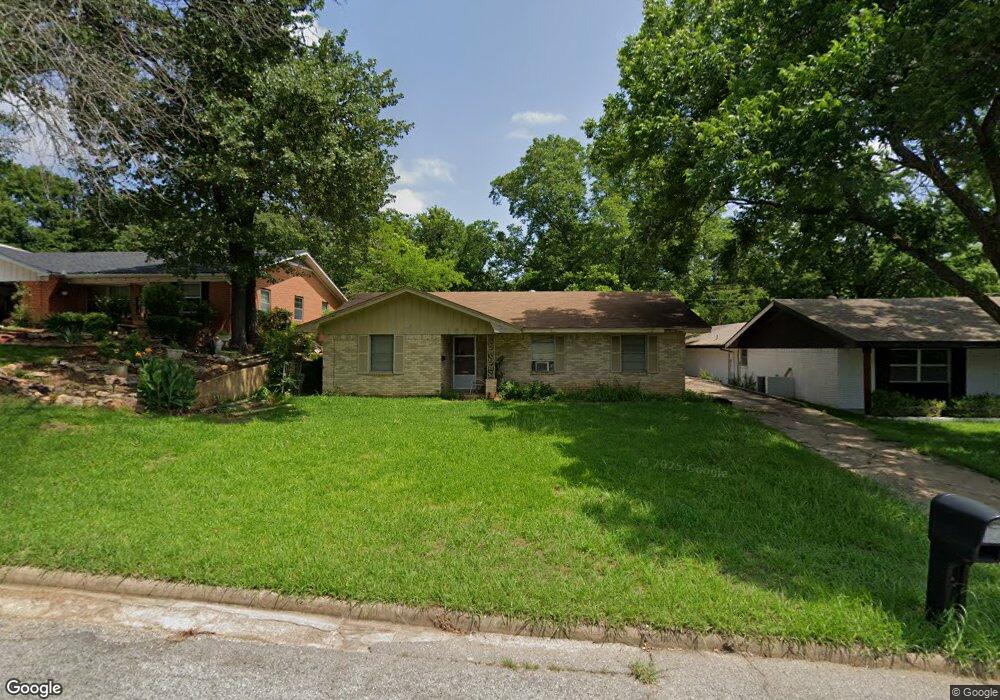 1507 W Chestnut St, Denison, TX 75020 - photo 1