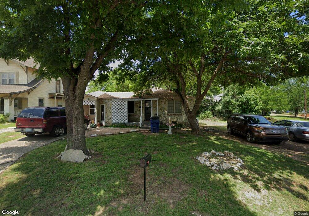 1305 W Ash Ave, Duncan, OK 73533 - photo 1