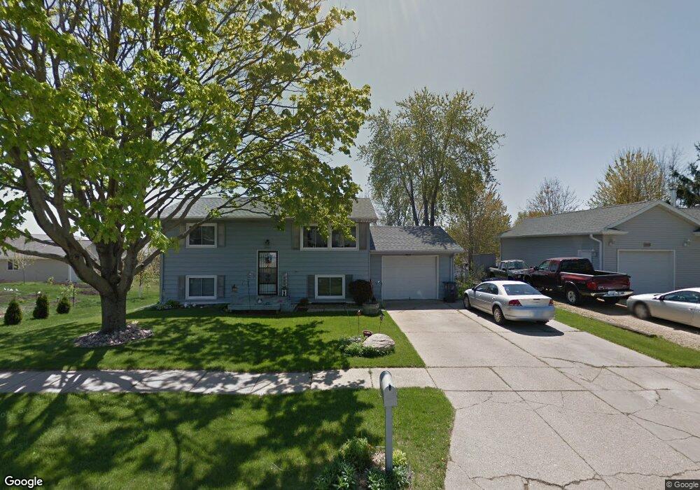 2507 Matthew Dr SW, Cedar Rapids, IA 52404 - photo 1