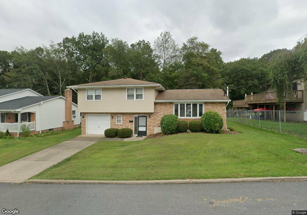 995 Meade Ct, Hazleton, PA 18201 - photo 1