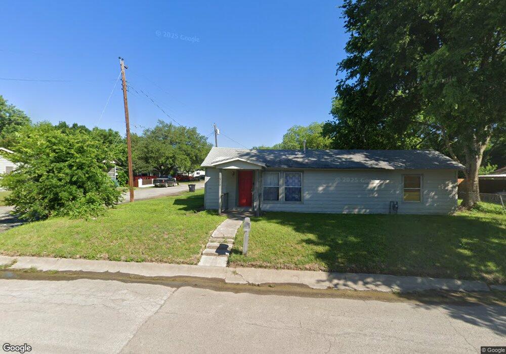 510 Graham St, Cleburne, TX 76033 - photo 1