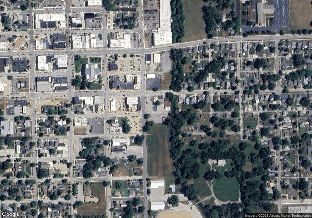 304 E 10th St, Auburn, IN 46706 - photo 1