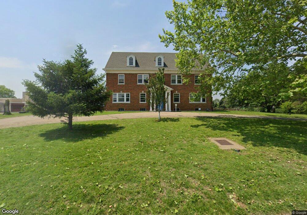 2601 SW Western Ave, Topeka, KS 66611 - photo 1