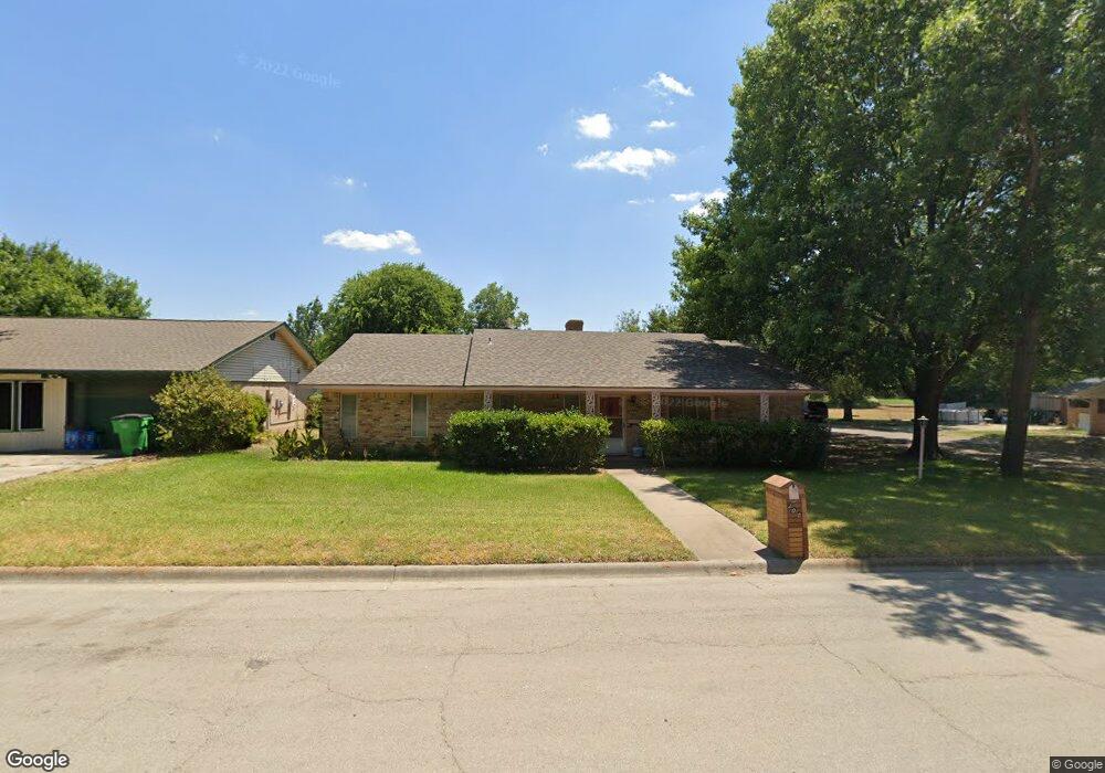 300 Fairfield St, Gainesville, TX 76240 - photo 1