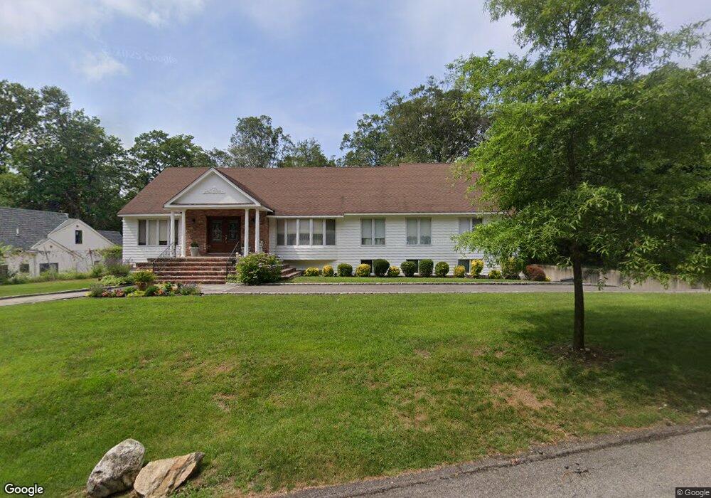 15 Rockwood Rd E, Manhasset, NY 11030 - photo 1