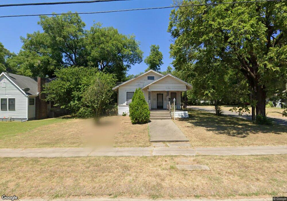 821 N Dixon St, Gainesville, TX 76240 - photo 1