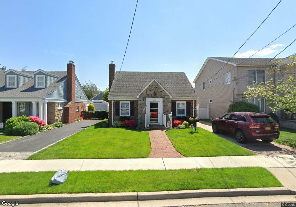 1077 Davis St, Franklin Square, NY 11010 - photo 1