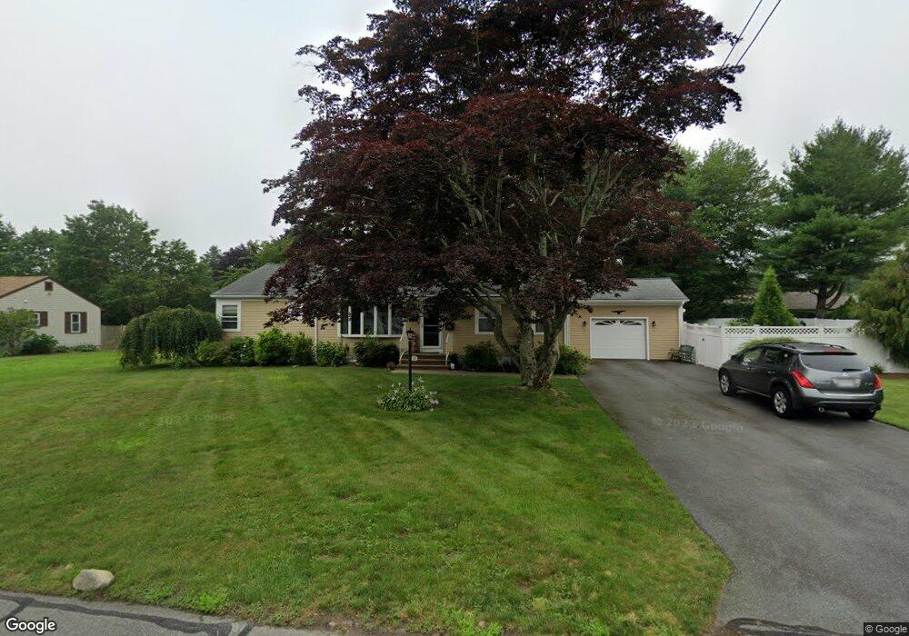 17 Brewster St, South Dartmouth, MA 02748 - photo 1