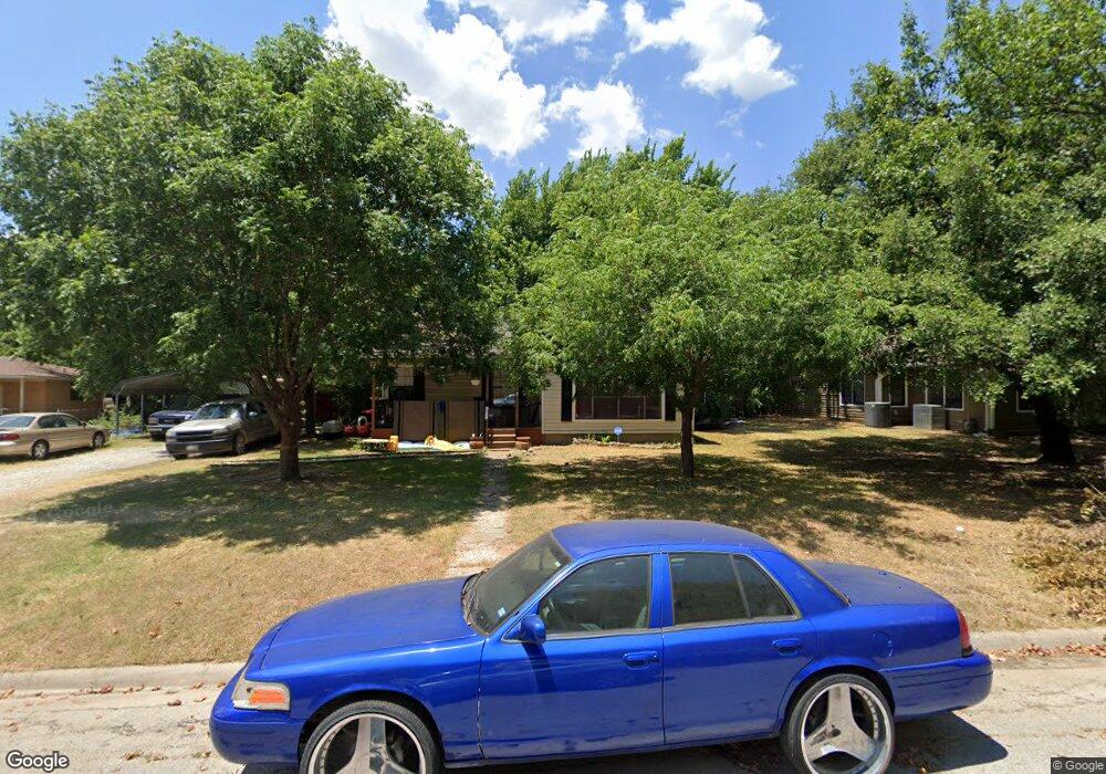 1305 Whaley Dr, Gainesville, TX 76240 - photo 1