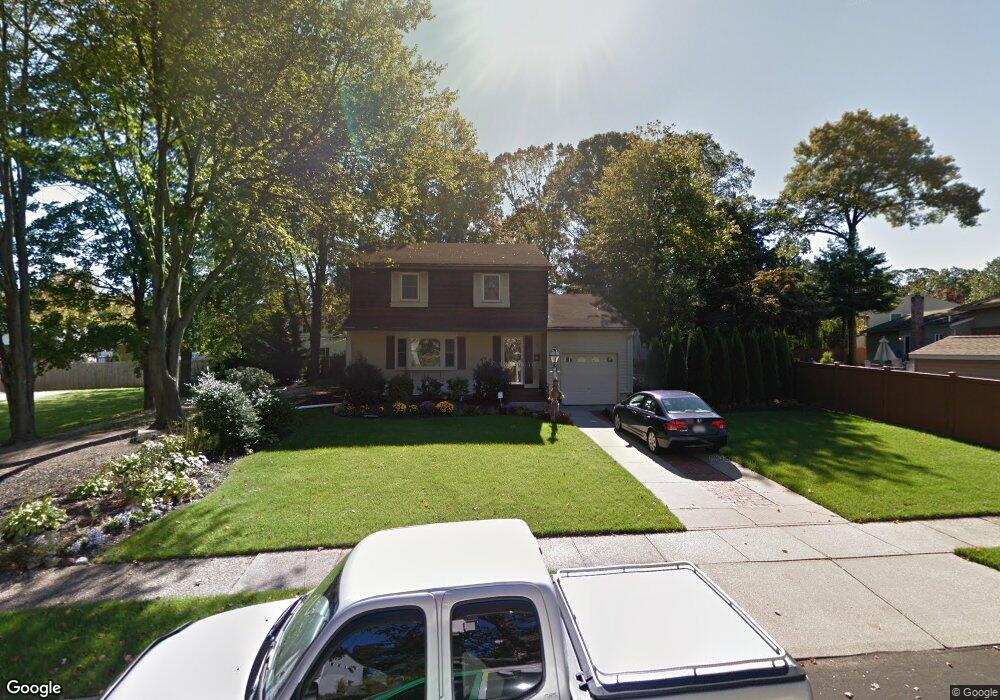 3 Endicott Ln, ComMacK, NY 11725 - photo 1