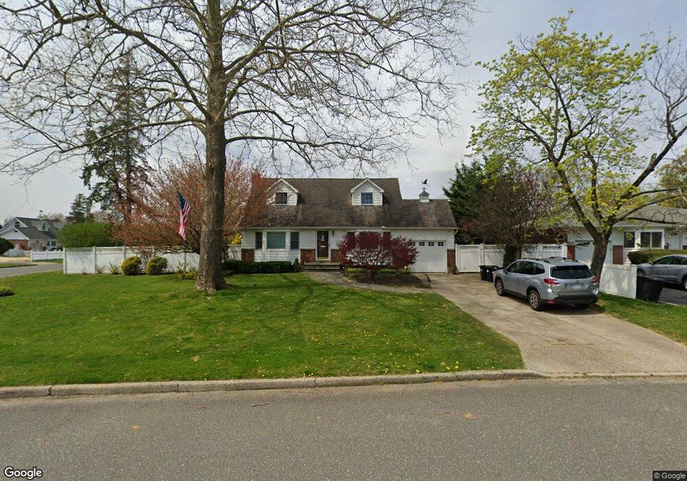 2 Terry Ln, ComMacK, NY 11725 - photo 1