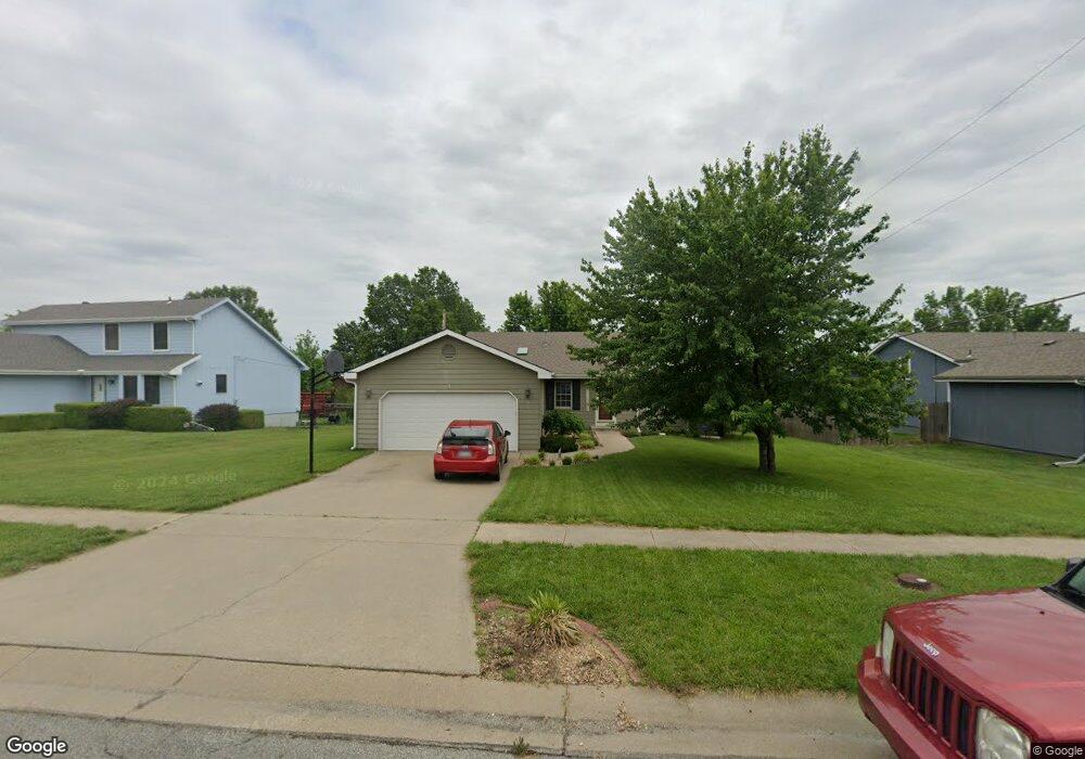3804 SW Moundview Dr, Topeka, KS 66610 - photo 1