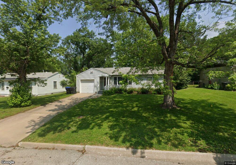 1664 SW 22nd St, Topeka, KS 66611 - photo 1