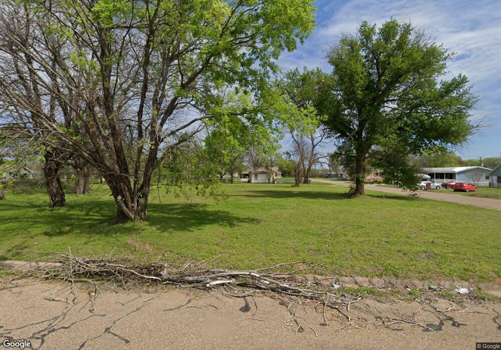 102 N Navasota St, Hearne, TX 77859 - photo 1