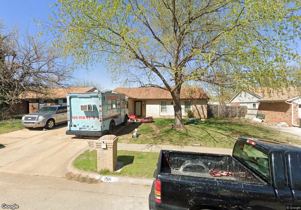1501 NE 4th St, Moore, OK 73160 - photo 1