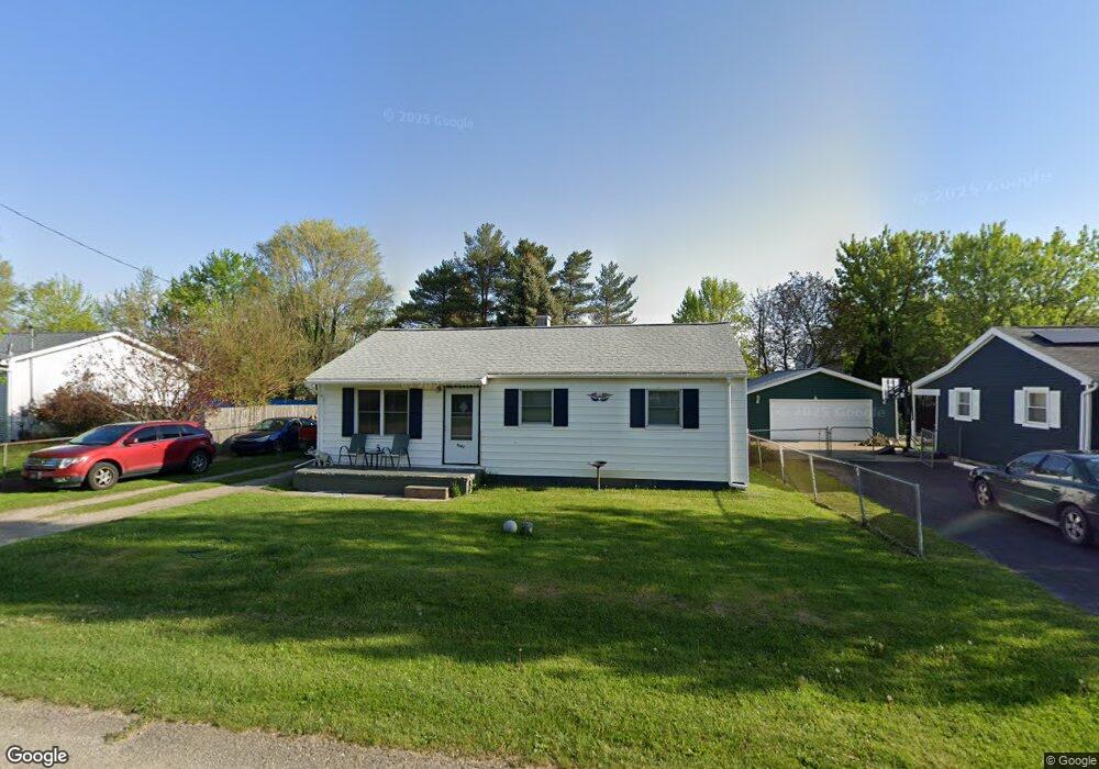 1047 Mckinley Blvd, Flint, MI 48507 - photo 1