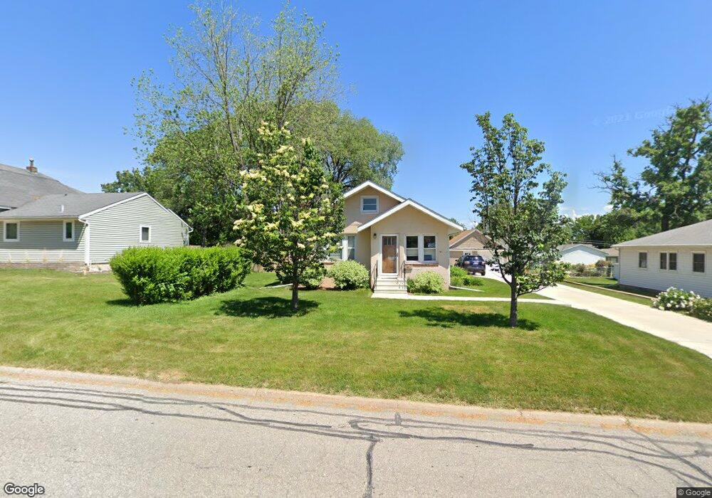 1613 W 8th St, Cedar Falls, IA 50613 - photo 1