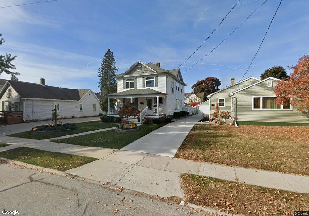 824 N 8th St, Manitowoc, WI 54220 - photo 1