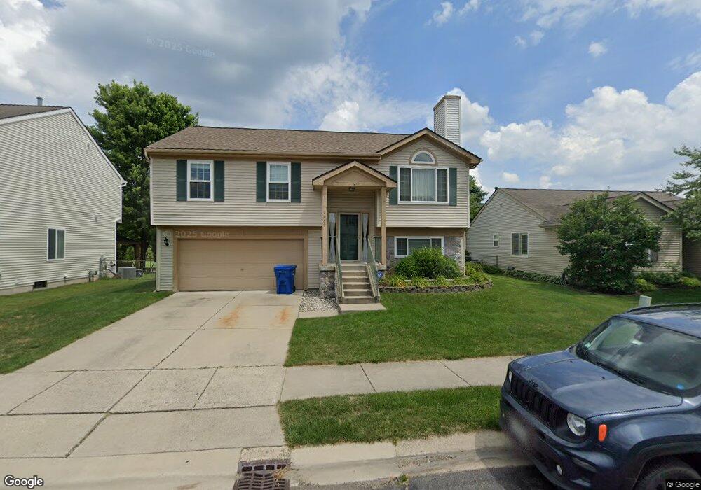 1069 Dartmouth Ln, Waterford, MI 48327 - photo 1