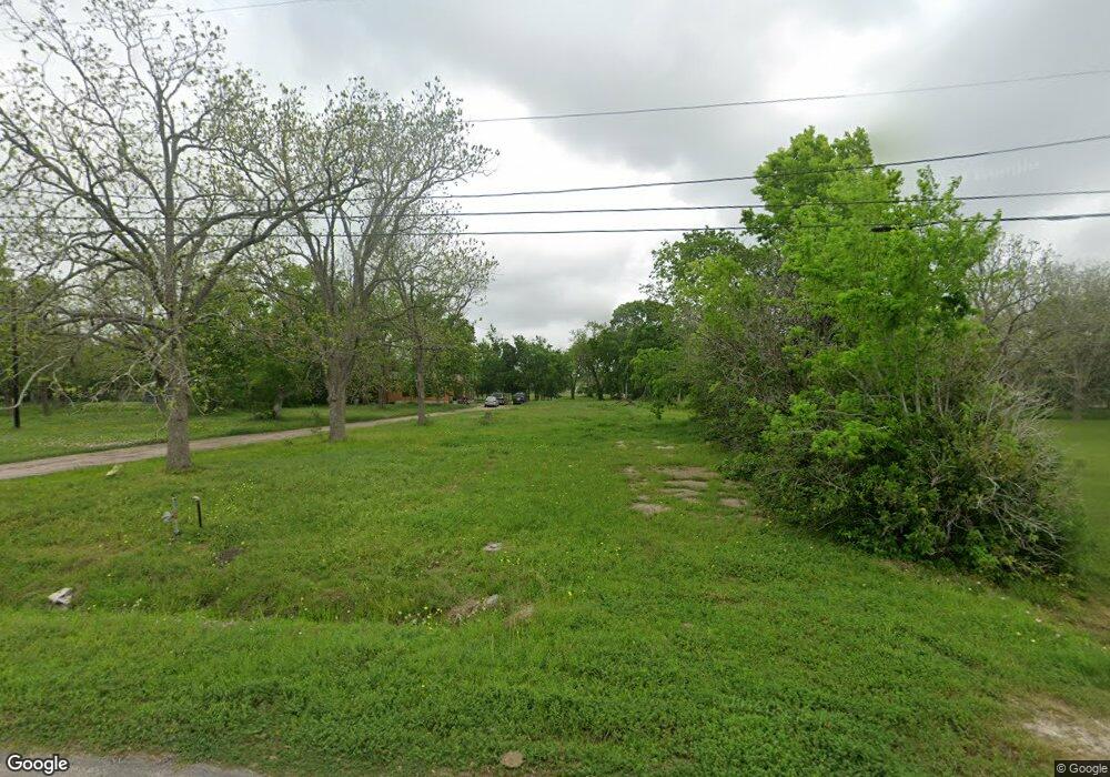 917 Whitson St, Bay City, TX 77414 - photo 1