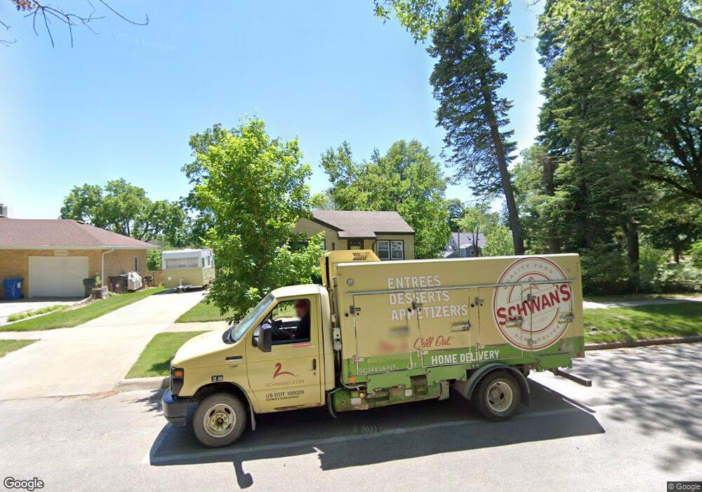 1204 W 2nd St, Cedar Falls, IA 50613 - photo 1