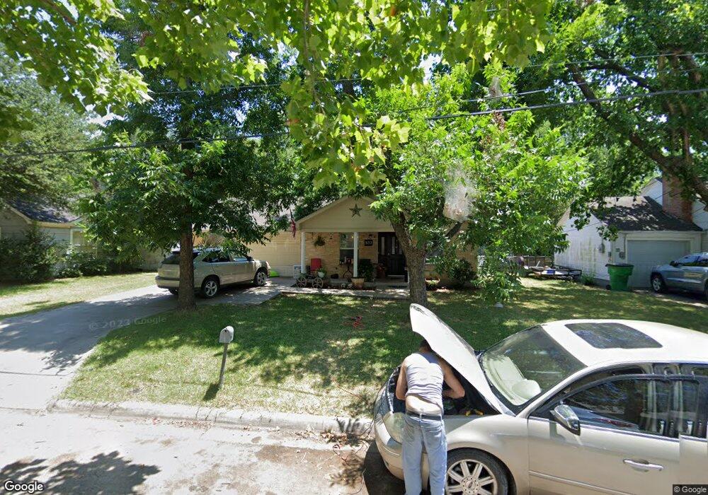 920 N Howeth St, Gainesville, TX 76240 - photo 1