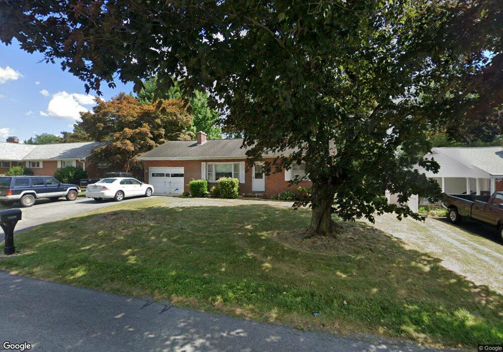 17935 Oak Ridge Dr, Hagerstown, MD 21740 - photo 1