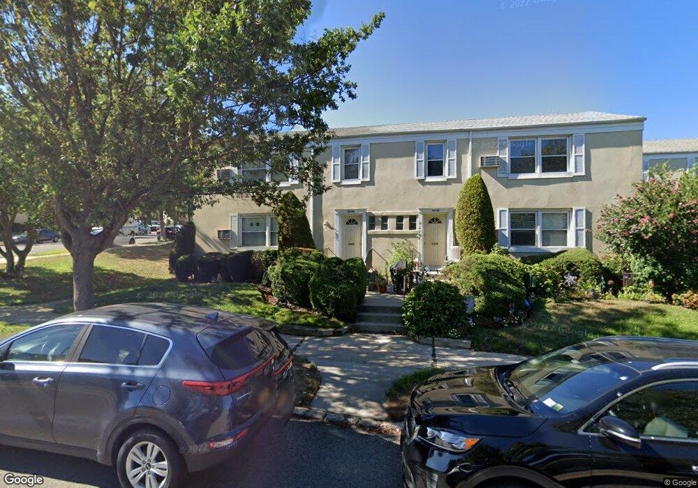 70-08 252nd St, Bellerose, NY 11426 - photo 1