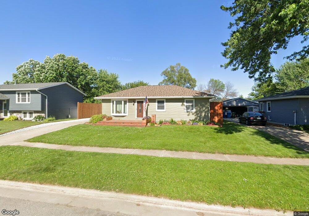 1207 Edgewood Dr, Waterloo, IA 50701 - photo 1