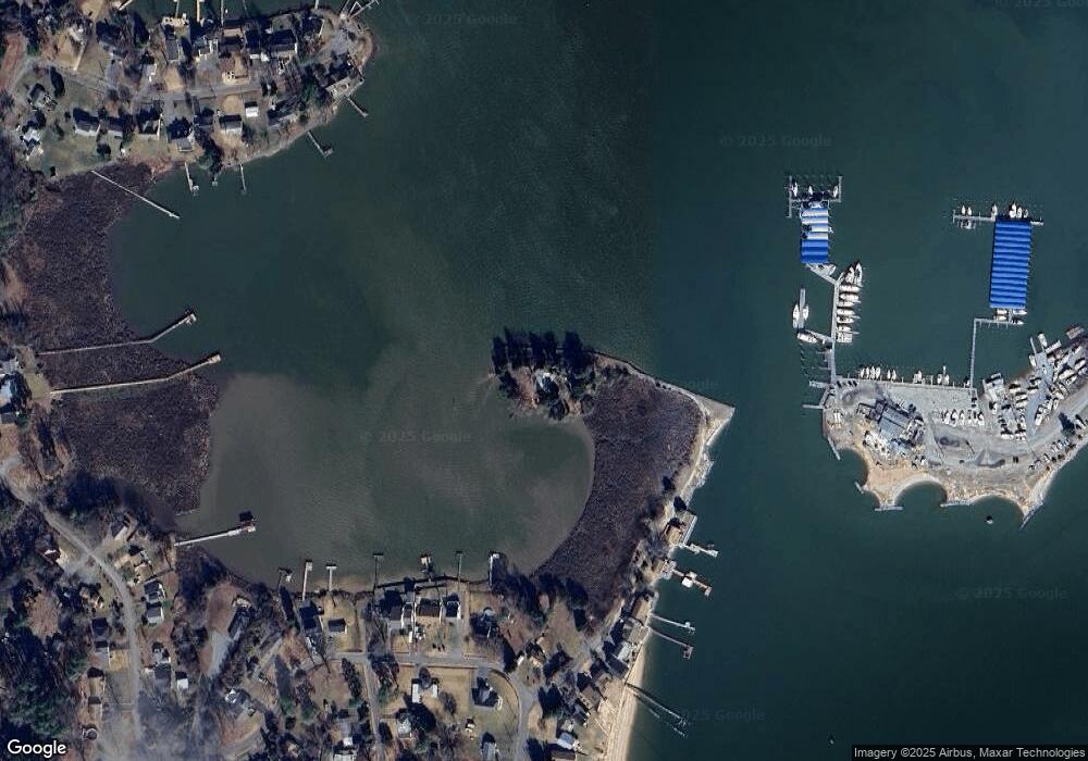 137 Beach Dr, Colonial Beach, VA 22443 - photo 1