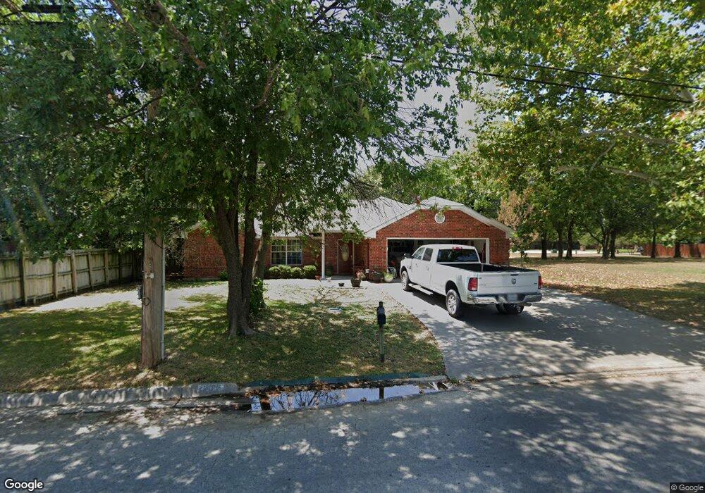 1423 S Howeth St, Gainesville, TX 76240 - photo 1