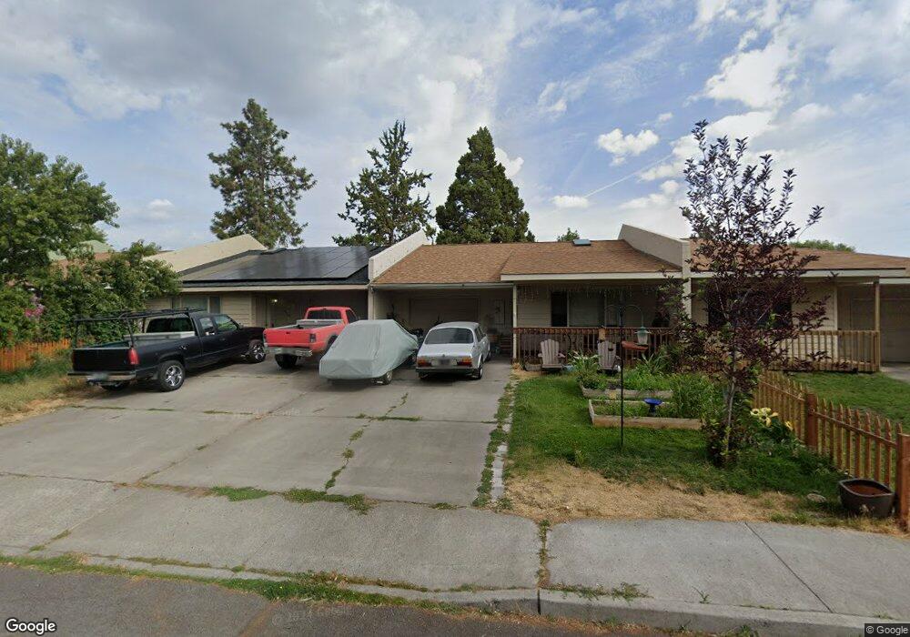 872 SE Statford Ct, Bend, OR 97702 - photo 1