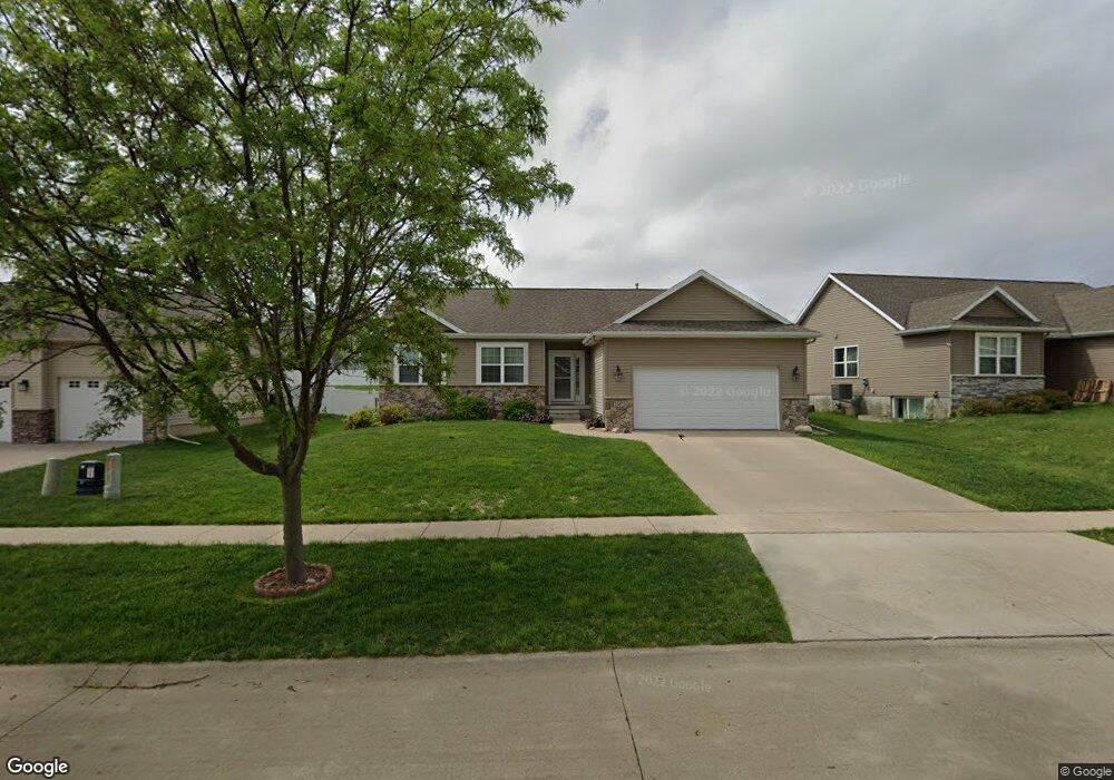 2207 Hallbrook St SW, Cedar Rapids, IA 52404 - photo 1