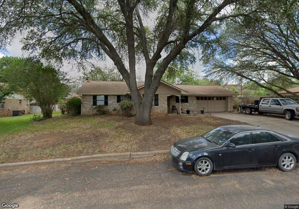 109 W Driftwood Dr unit 6, Fredericksburg, TX 78624 - photo 1