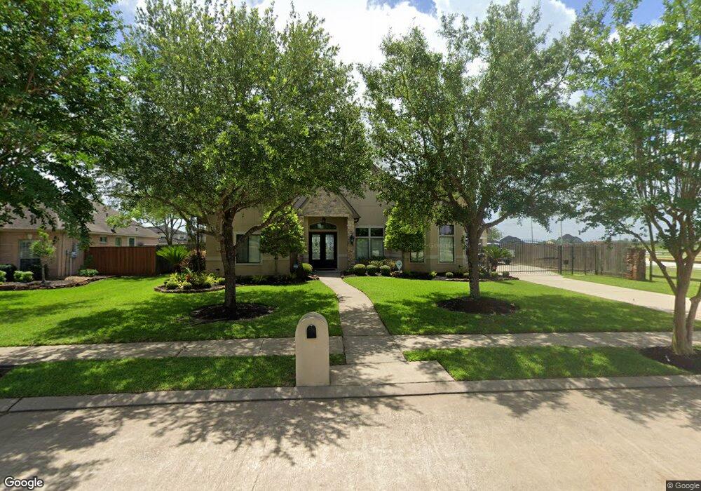 2019 Sandy Lake Dr, Friendswood, TX 77546 - photo 1