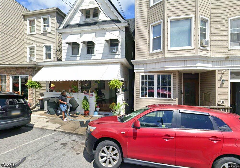 207 E Bertsch St, Lansford, PA 18232 - photo 1