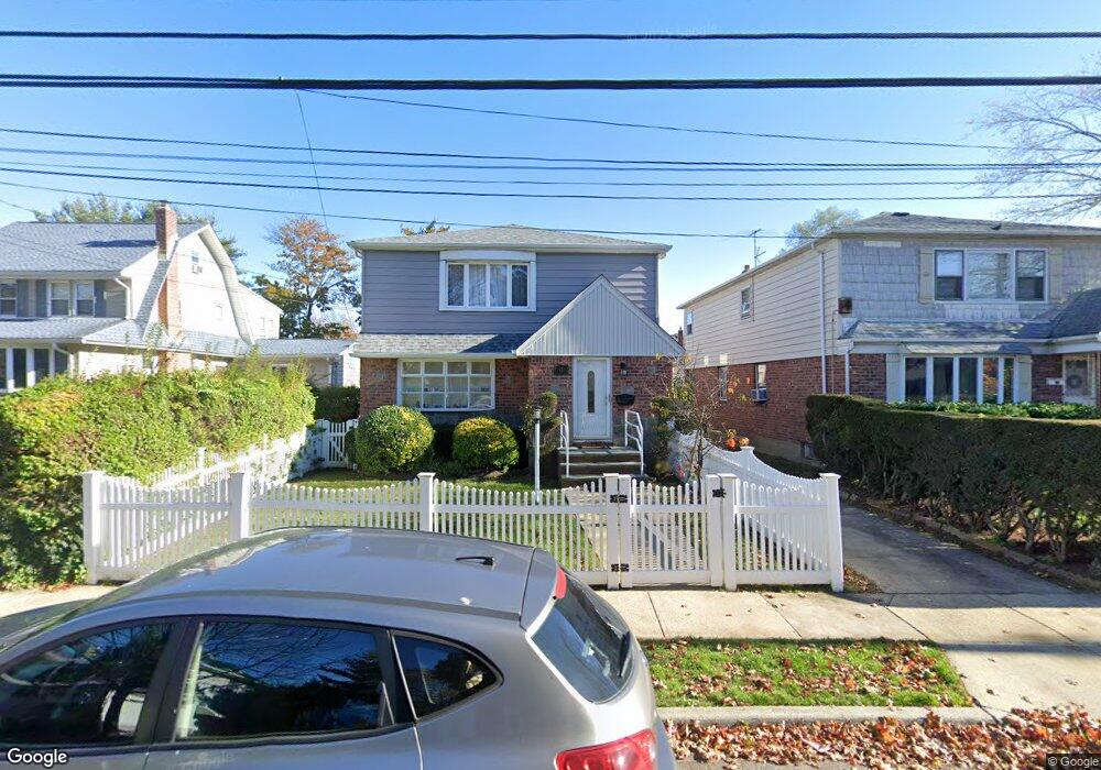 12 Woodlawn Ave unit 2nd fl, Valley Stream, NY 11581 - photo 1