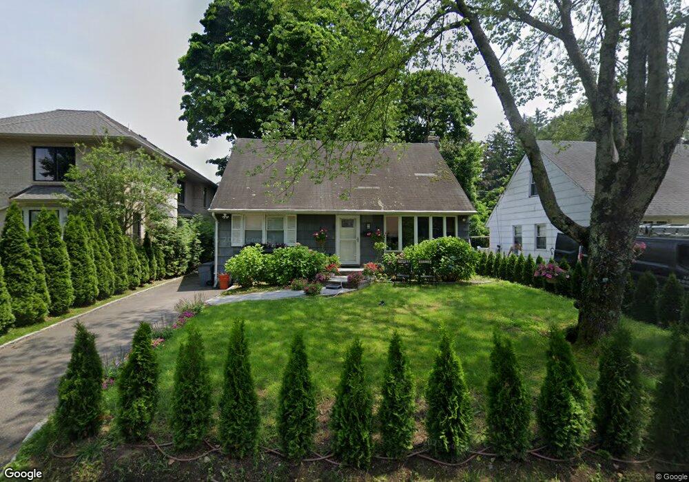 6 Moreland Ct, Great Neck, NY 11024 - photo 1