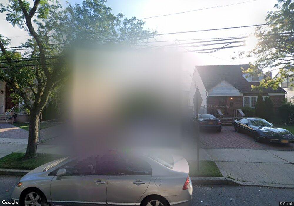 8254 268th St, Glen Oaks, NY 11004 - photo 1