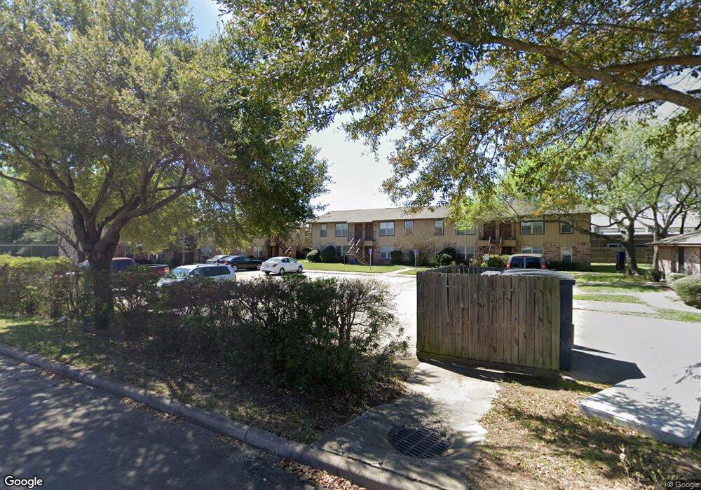 611 James St, Tomball, TX 77375 - photo 1