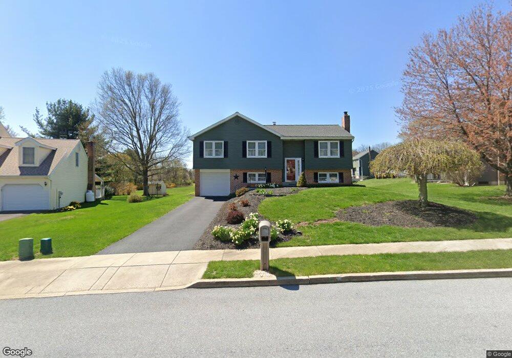 1002 Hickory Ln, Reading, PA 19606 - photo 1
