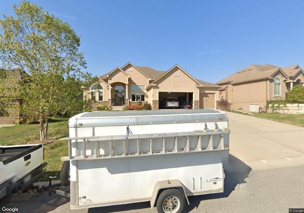 108 S Westglen Dr, Raymore, MO 64083 - photo 1