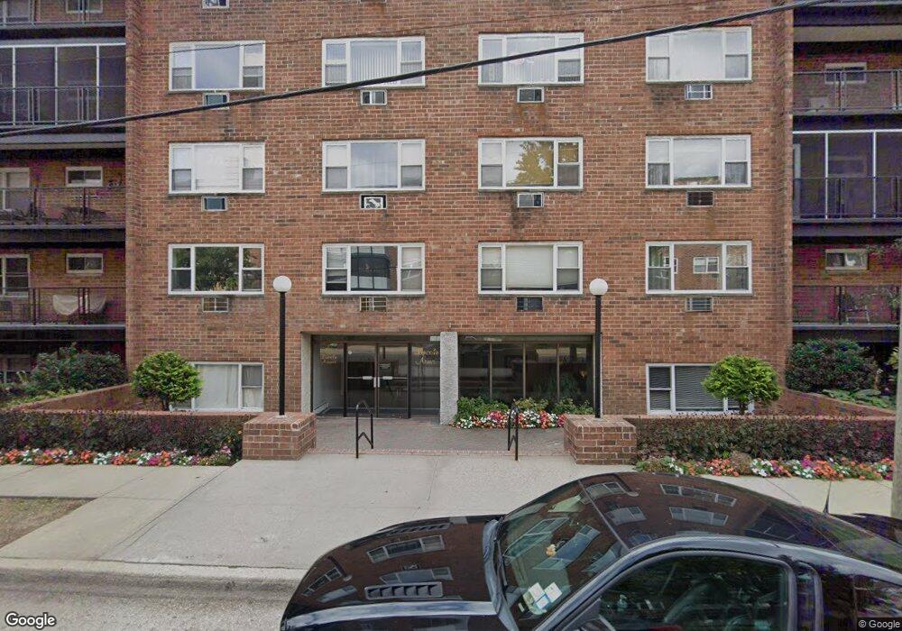 101 Lincoln Ave unit 3J, Mineola, NY 11501 - photo 1