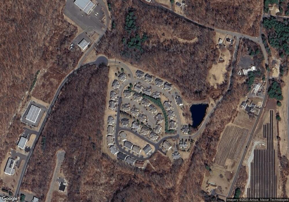 135 Pondview Cir unit 13, Beacon Falls, CT 06403 - photo 1