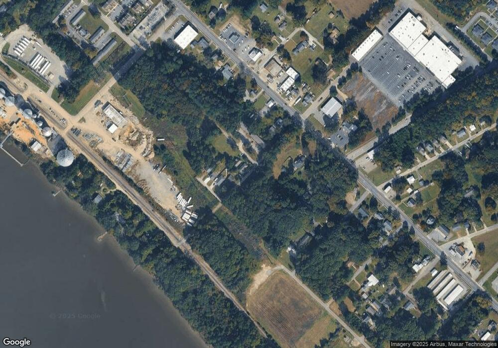 180 Oak Grove St, West Point, VA 23181 - photo 1