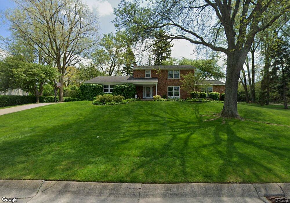 2835 Rossmoor Cir, Bloomfield Hills, MI 48302 - photo 1